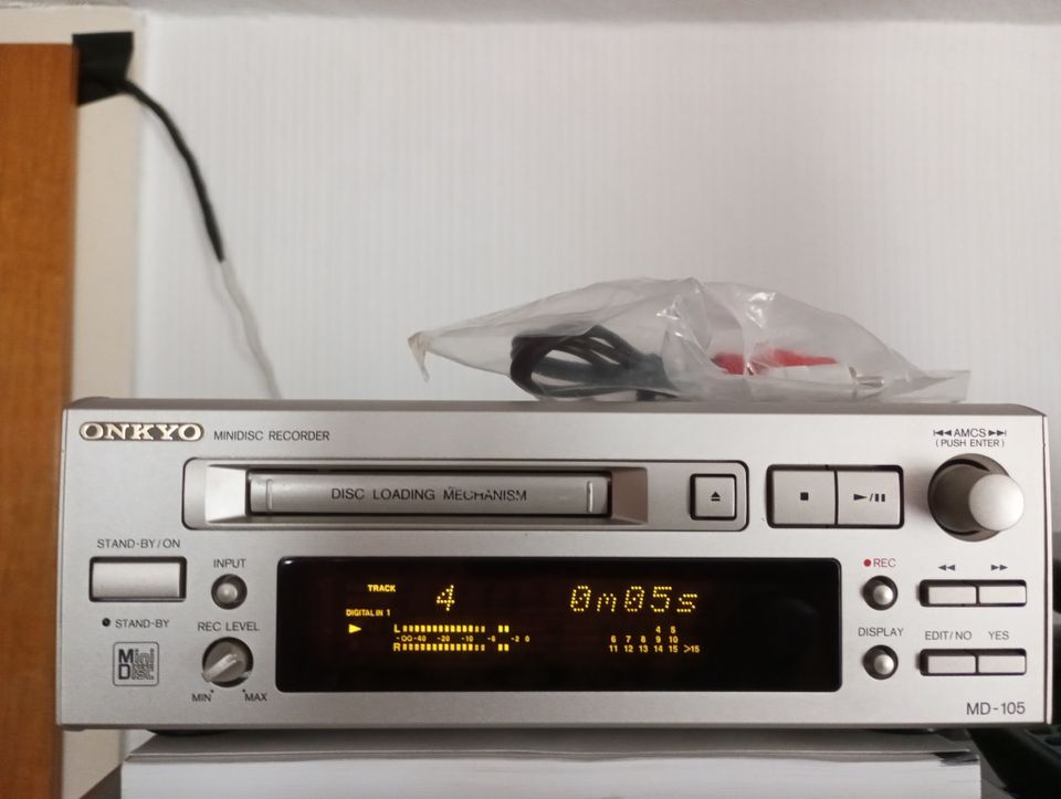 ONKYO MD105 MInidisc Recorder mit Fernbedienung in Meißner