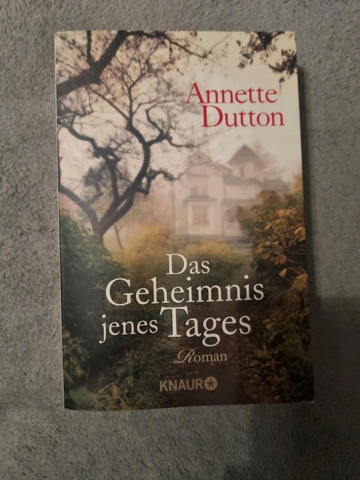 Das Geheimnis jenes Tages: Roman von Dutton, Annette | Buch | Zus in Wülfrath