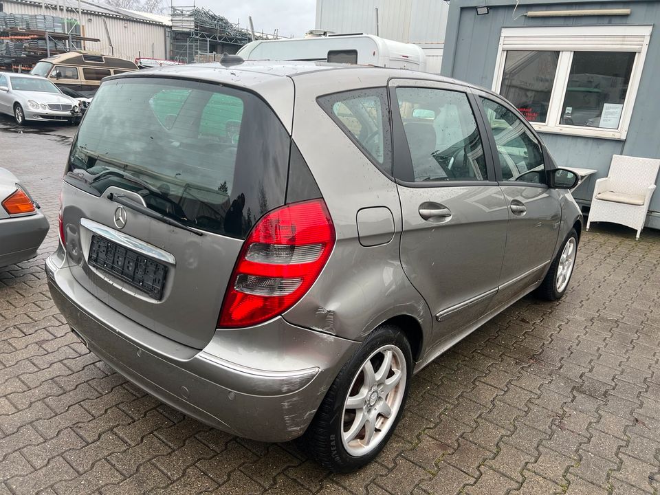 Mercedes W169 Schlachtfest Farbe 391 Ersatzteile Autoteile Teile in Köln Vogelsang