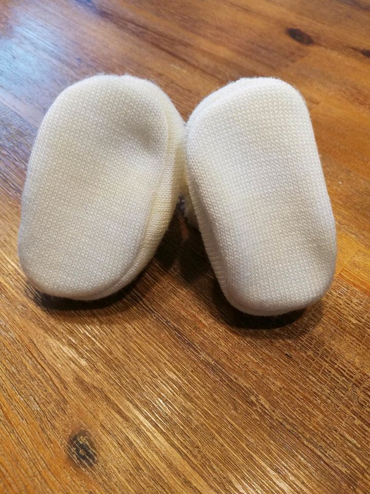 NEUE dicke gefütterte Babyschuhe Krabbelschuhe in Dresden