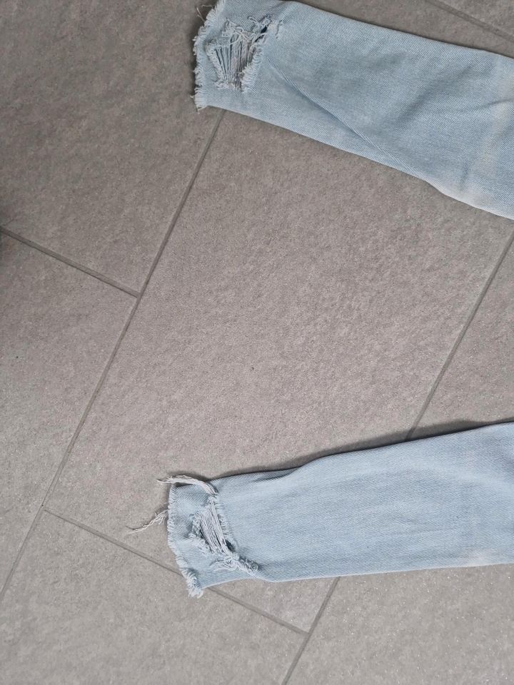 Levis Jeans Gr 24 sehr guter Zustand in Püttlingen