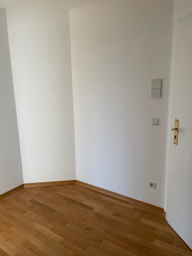 2 Zimmer-Wohnung mit 2 Balkonen ins Grüne *ab sofort!* in Dresden