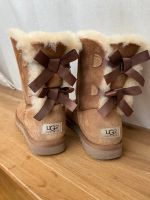 UGG Bailey Bow in Chestnut, Größe 37 Hessen - Darmstadt Vorschau