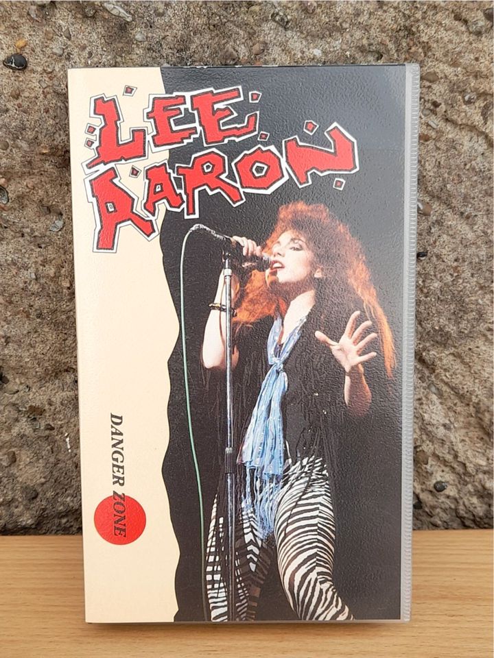 Lee Aaron VHS Videokassette "Danger Zone" in Ispringen