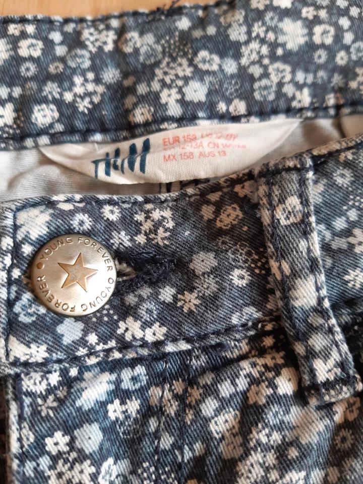 Shorts kurze Hosen Hotpants 152 158 H&M u.a. Desigual Style in Frankenberg (Sa.)