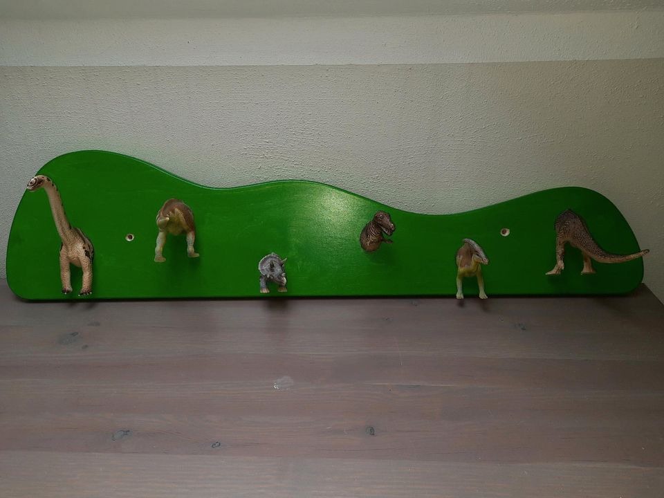 Kinder Garderobe Dino in Großheirath