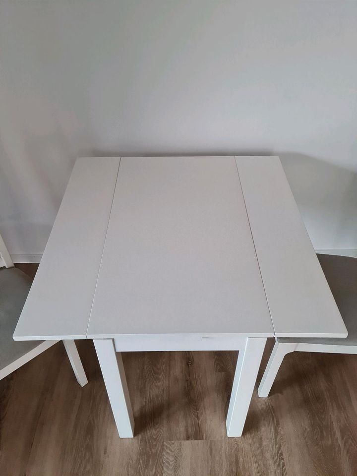 Ikea Esstisch + 2 Stühle in Oldenburg