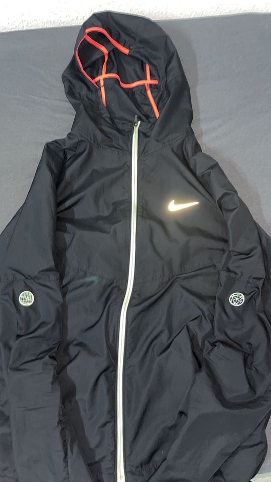 Nike Running Jacke Limited Edition in Berlin