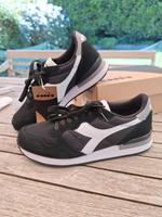 Diadora Sneaker schwarz neu Größe 40 Niedersachsen - Seevetal Vorschau