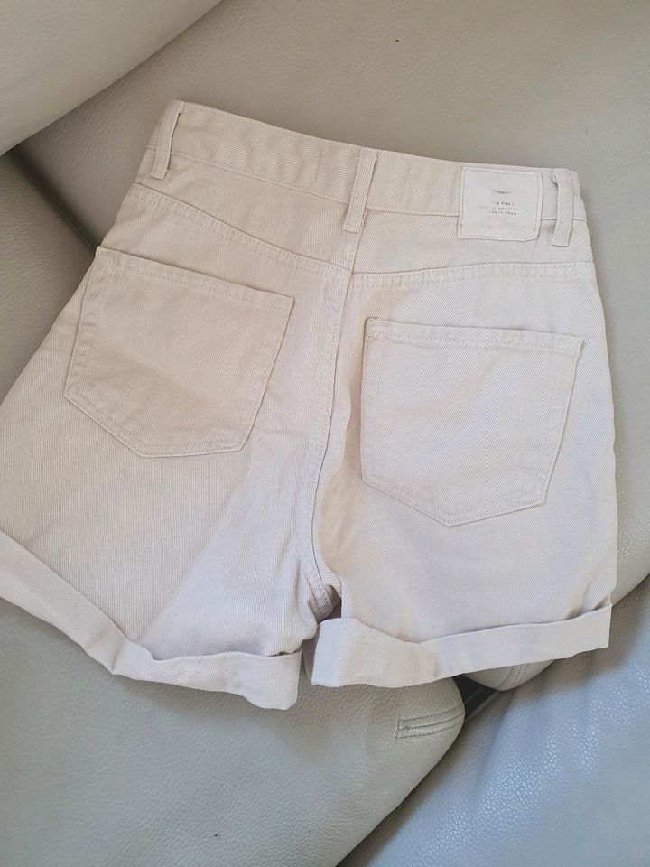 Stradivarius Jeans Shorts Gr. 34 in Ottobrunn