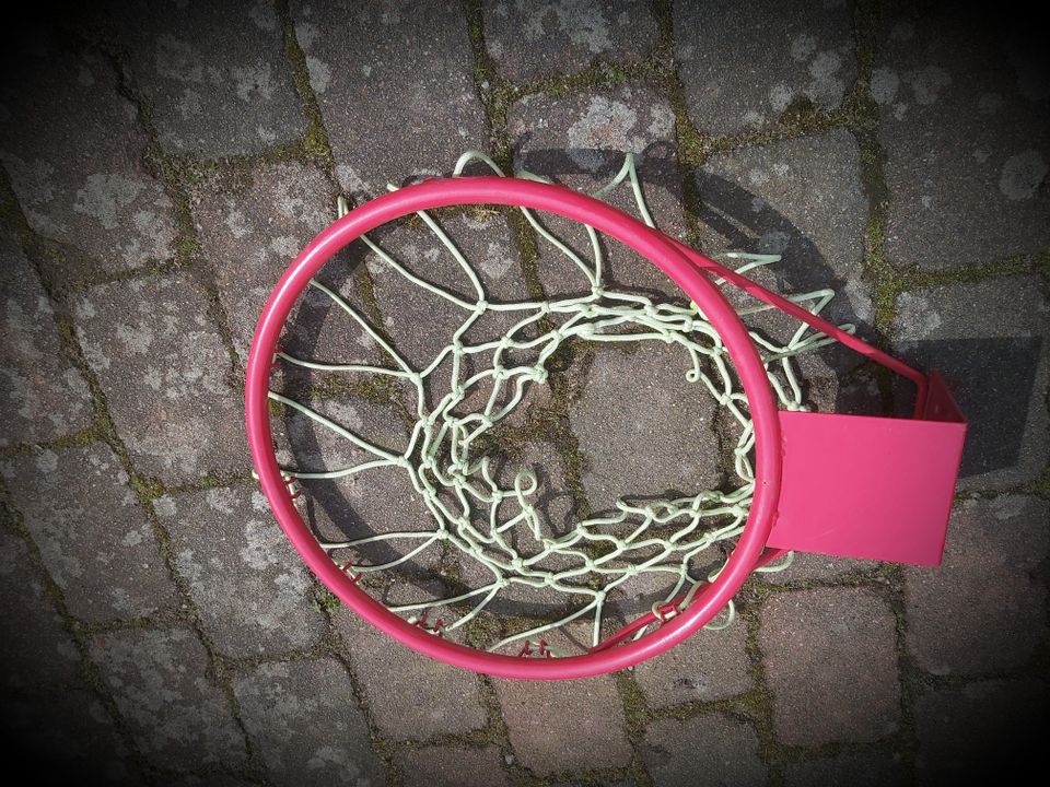 Basketballkorb zur Wandanbringung, mit Netz, neu in Uelsby