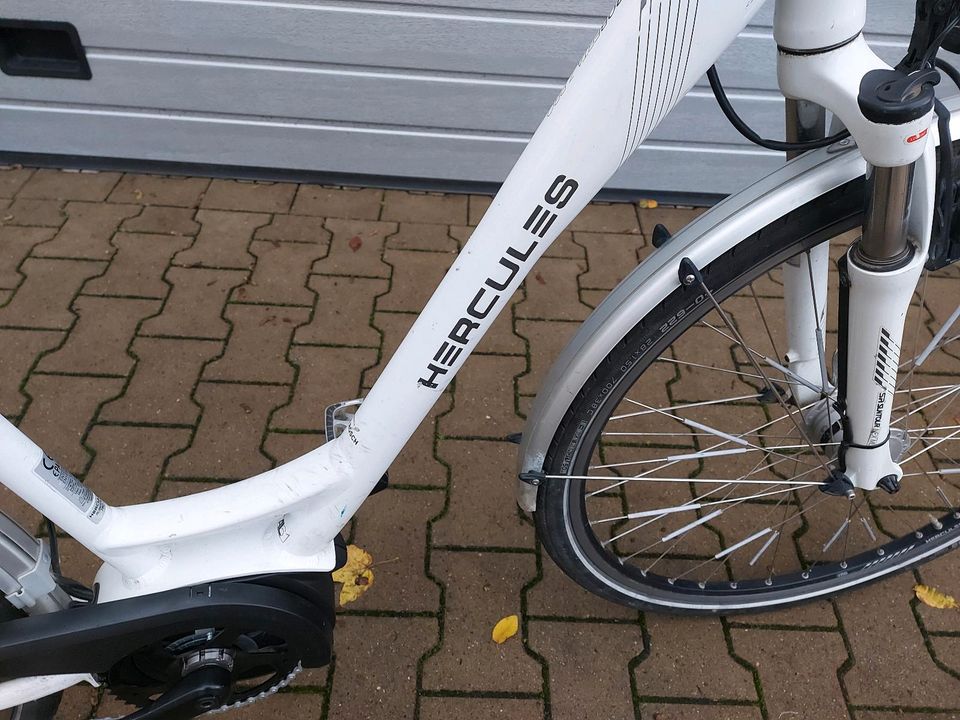 E Bike Damen Hercules Roberta Bosch Mittelmotor 28 Zoll in Hannover