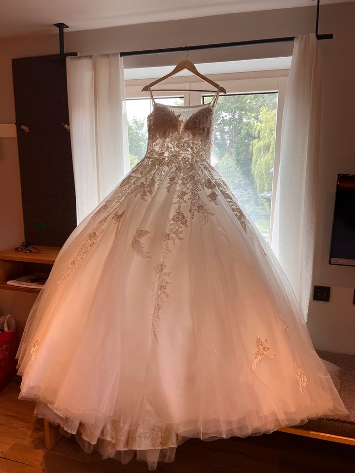 Prinzessinnen Brautkleid Hochzeit mit glitzertüll in München