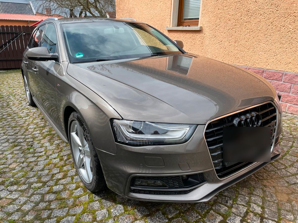 Audi A4 Avant 2.0 TDI DPF clean diesel S line Sportpaket in Schkölen