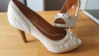 Geox Respira High Heels Leder weiß Gr.38 Schuhe Pumps Hessen - Schotten Vorschau