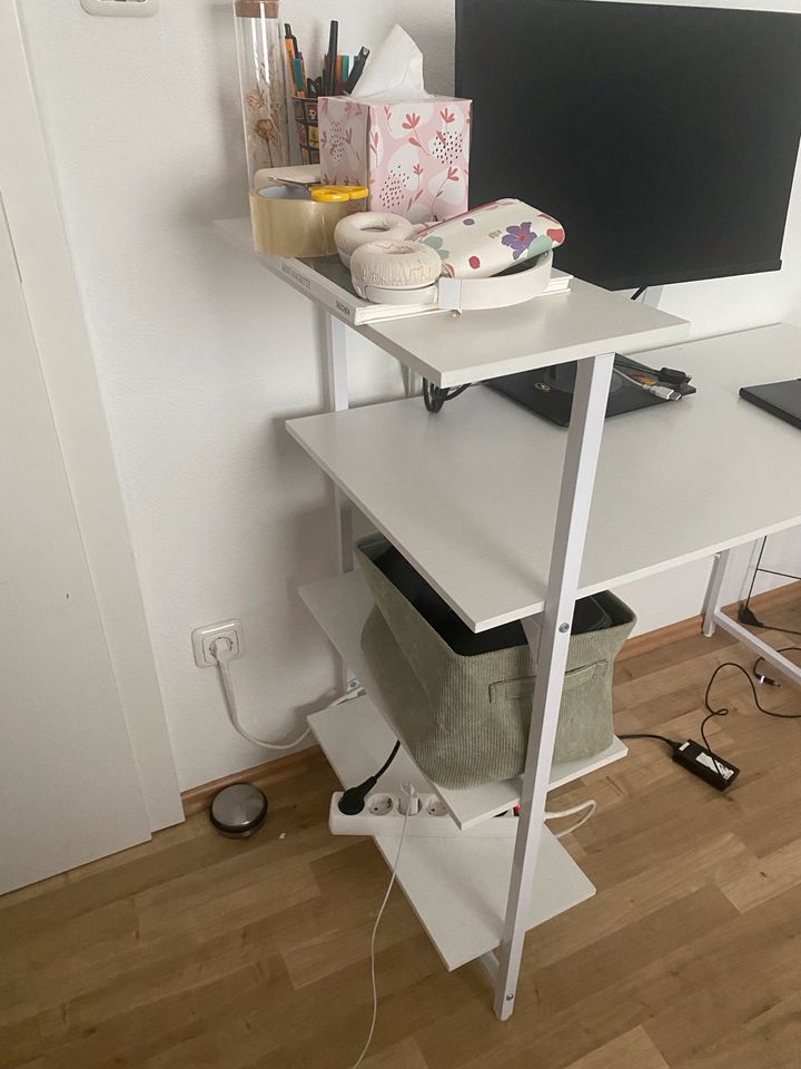 Amazon Schreibtisch in München