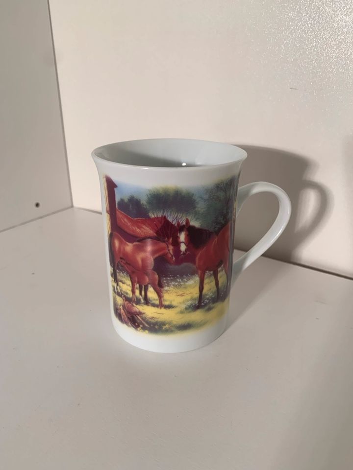 Eva d‘Arley Vintage Porzellan Tasse Pferde Neuwertig in Ensdorf
