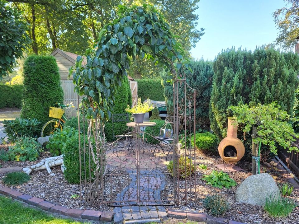 Großes, gepflegtes Einfamilienhaus mit gr. Grundstück, Doppelgarage, Werkstatt, Gartenhaus und Terrasse in Rhauderfehn OT. Burlage in Rhauderfehn