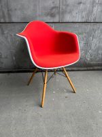 Vitra Stuhl Eames Plastic Armchair DAW mit Vollpolster, Poppy-Red Nordrhein-Westfalen - Recke Vorschau