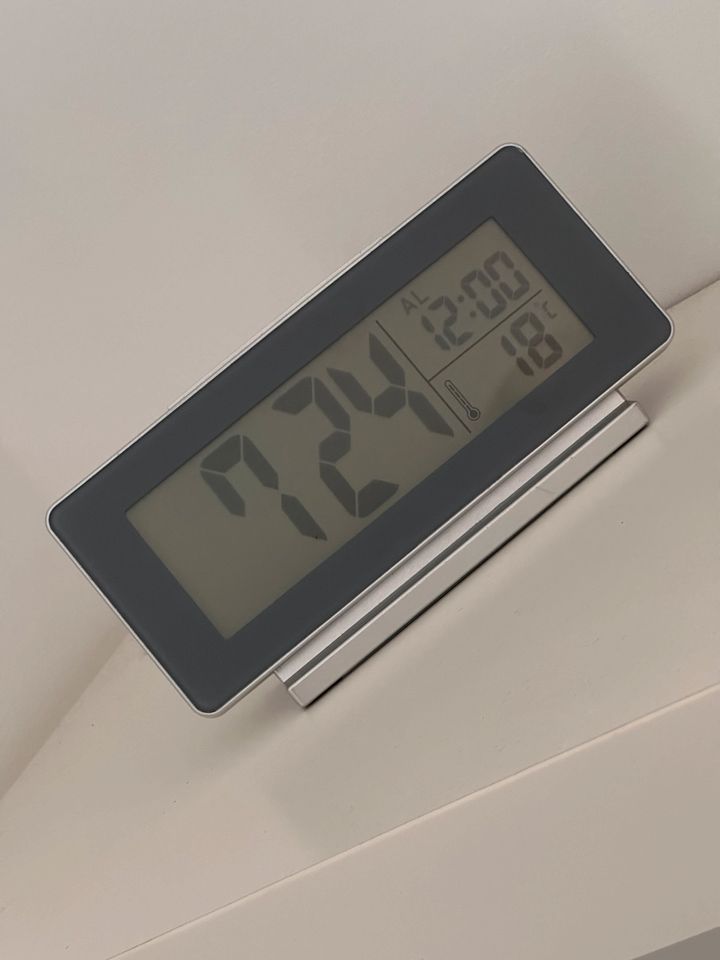 Uhr/Thermometer/Wecker in Rethemer