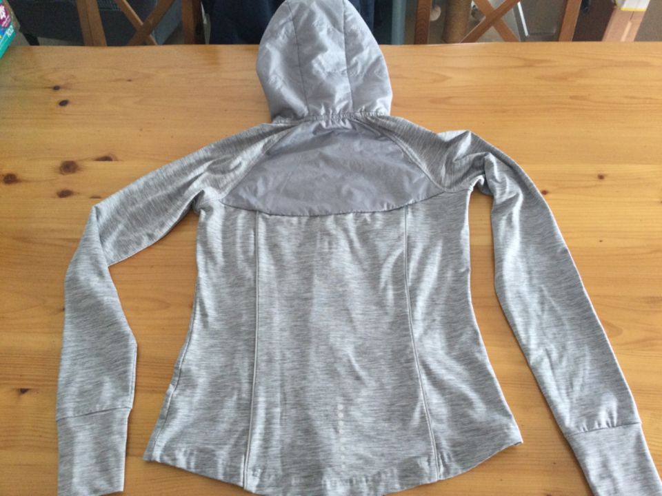 Sportjacke von Tchibo in Gr. 34 / 164 für Mädchen in Neubrandenburg