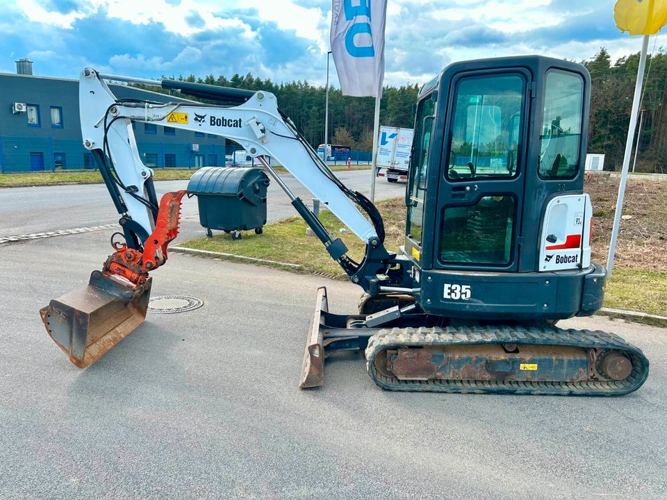 BOBCAT E35 Minibagger inkl. Grabenräumlöffel und Baggerdaumen in Amberg