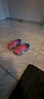 Original Crocs C10 pink mit buntem Aufdruck Gr.27/28 Baden-Württemberg - Weinsberg Vorschau