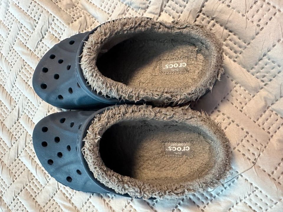 Crocs gr. 32/33 2 j 4 blau in Menden