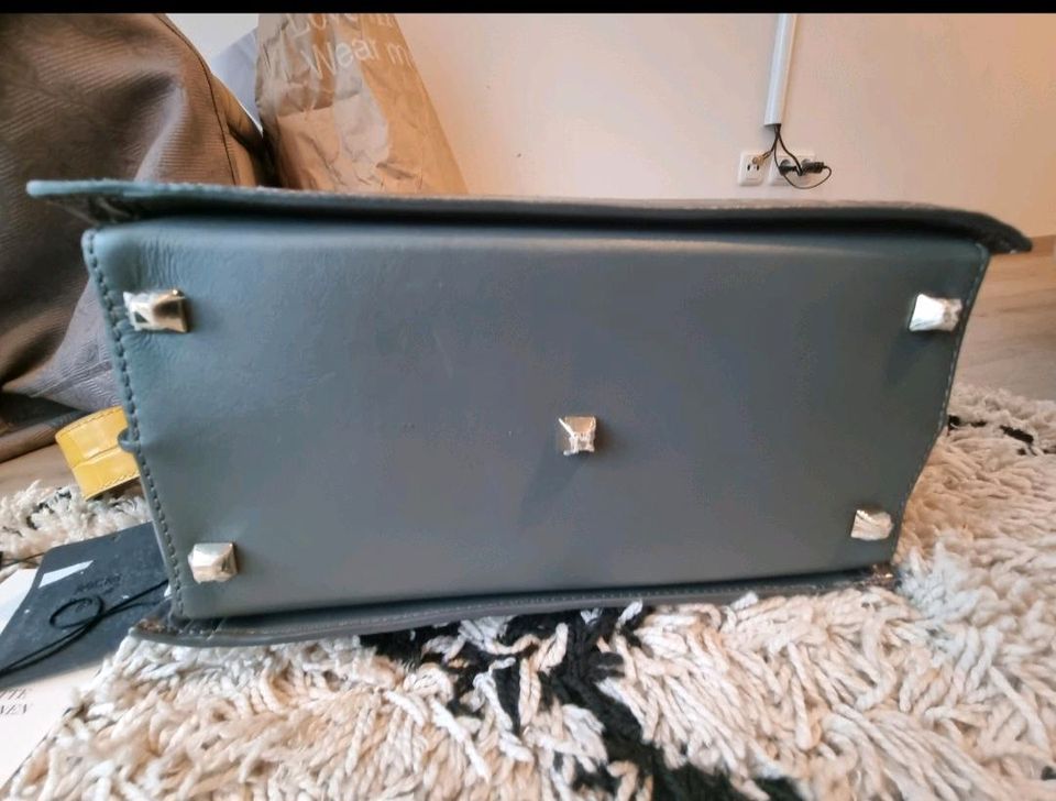 MCM Handtasche Mila Medium in Rüsselsheim