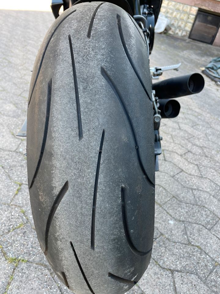 Suzuki GSX R 750 K7 in Heilsbronn