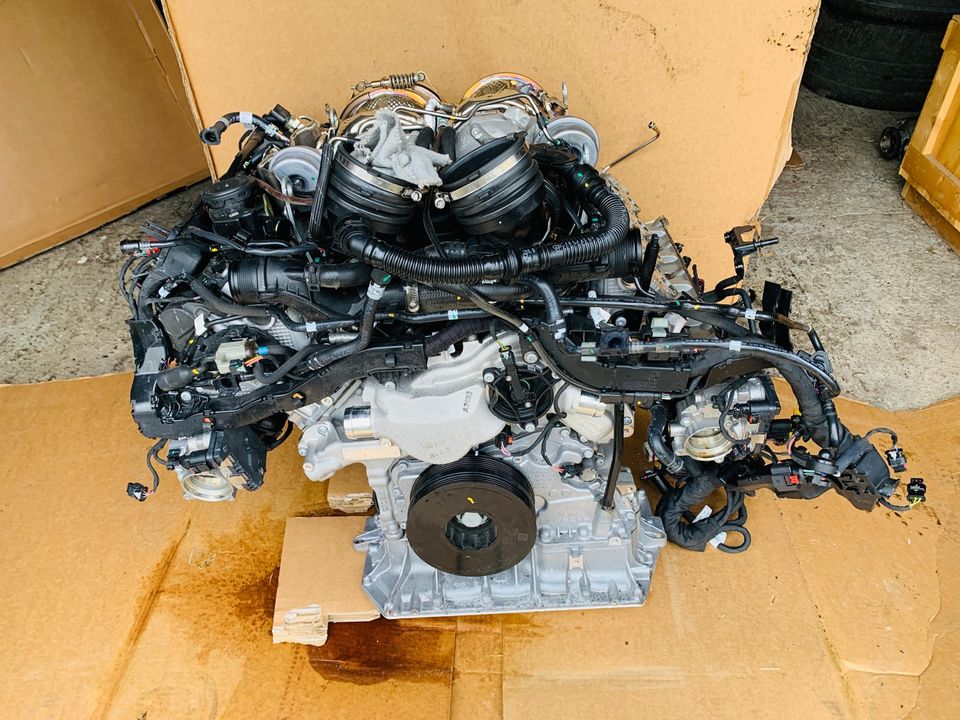 Bentley Bentayga Motor V8 0P2145701G 2023 in Küstriner Vorland