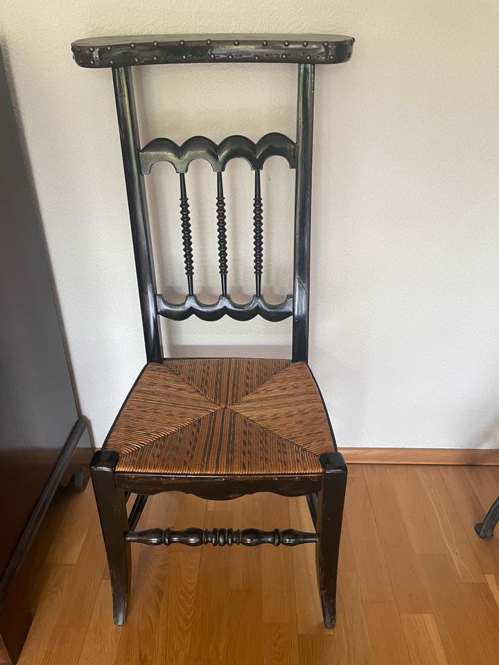 Stuhl antik aus 1920 in Bergisch Gladbach