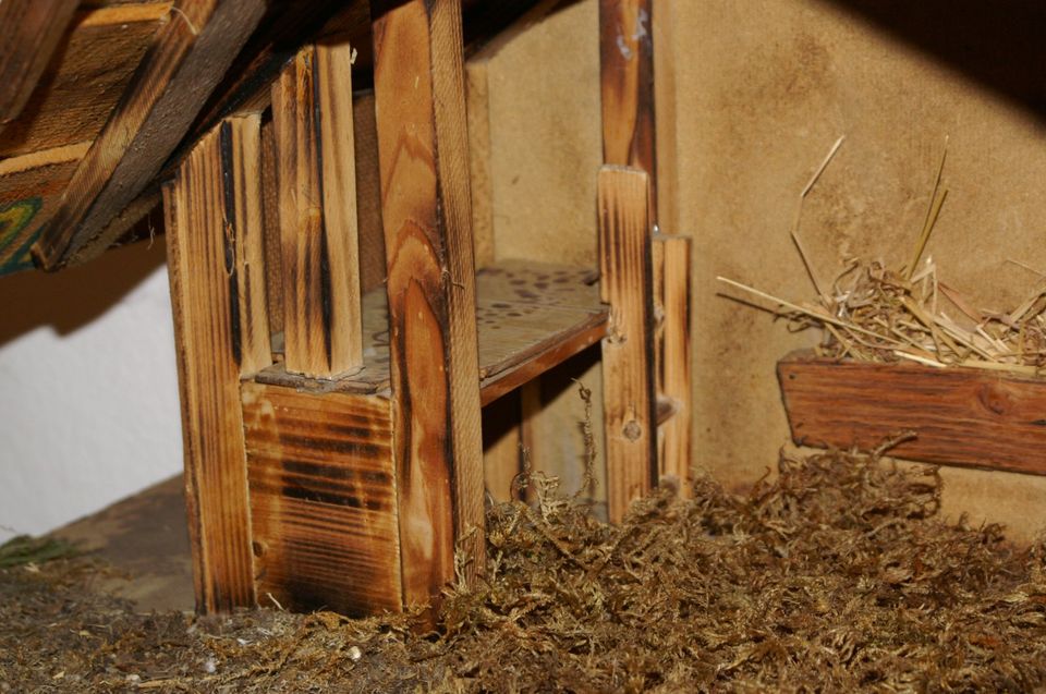 alter Holz Stall Krippe Weihnachtskrippe Bauernhof ohne Platte in Bubesheim