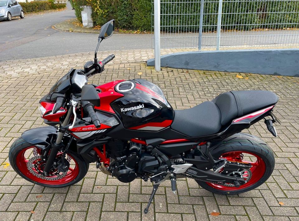 Kawasaki Z 650 / 650.-€ Starterbonus/ 4 Jahre Garantie in Schriesheim