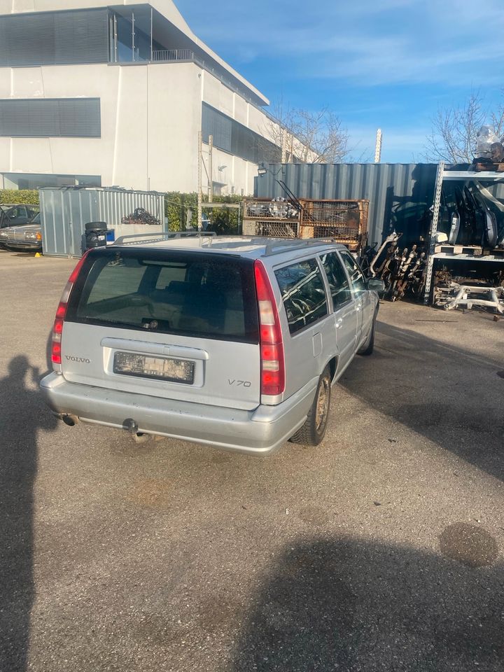 Volvo V70 2.5L Ausschlachten Teile in Gersthofen