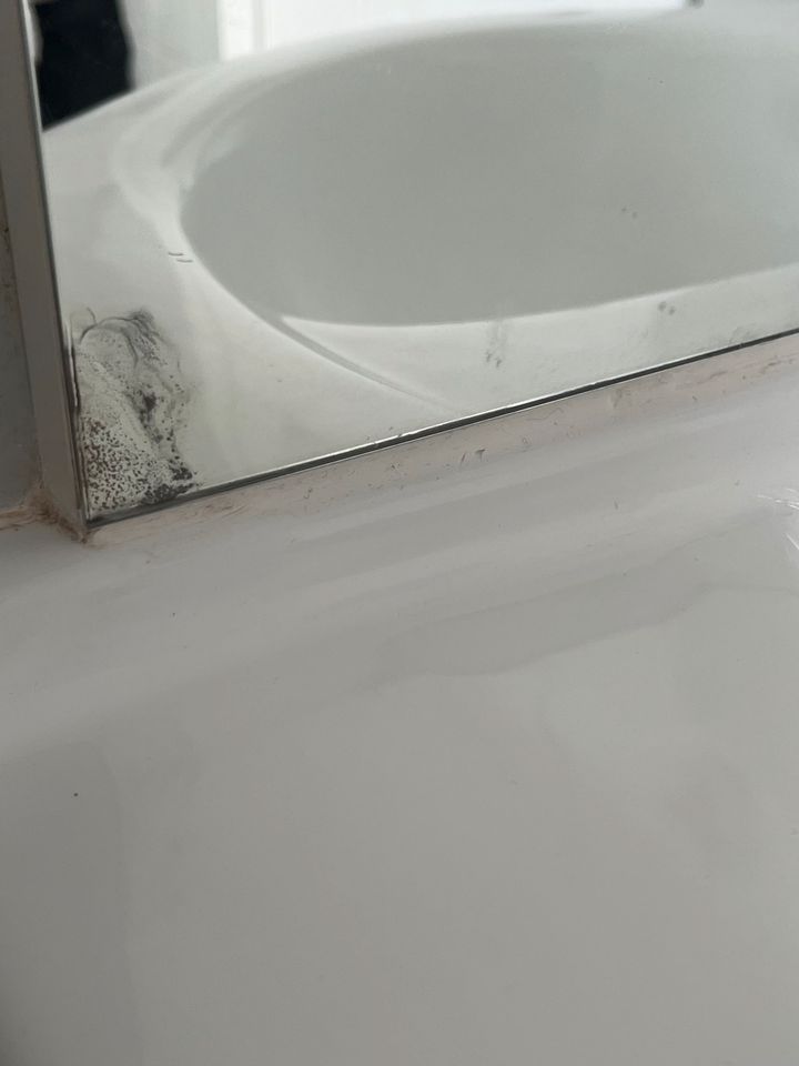 Badblock Waschbecken Spiegel Schrank weiß LED in Neustadt in Holstein