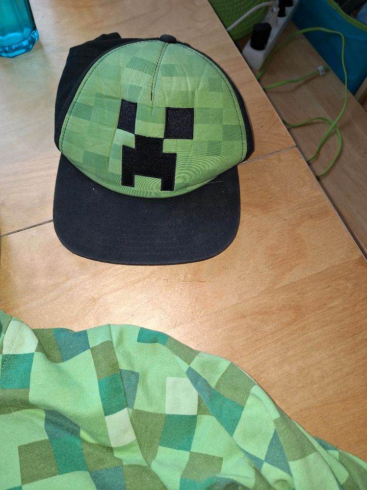 Minecraft Hoodie und Cap Größe 140/146 in Mittenwald