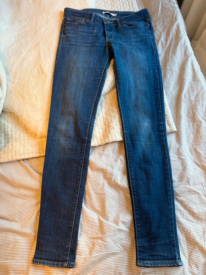 Levis Hose Jeans Damen 711 Skinny Gr. 27 blau in Villmar