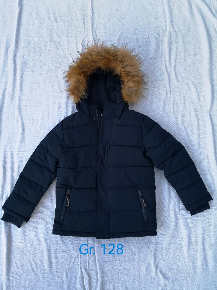 Neu Winterjacke Dunkelblau Gr. 128 in Melbeck