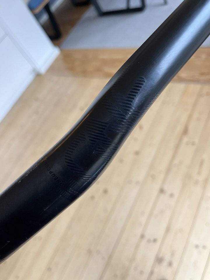 Oneup Components Carbon Lenker 20mm Rise in Wilnsdorf