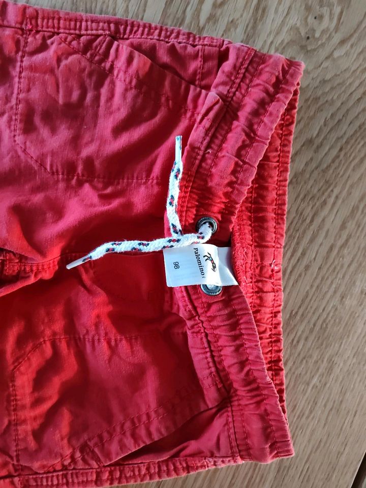 Rote Kinderhose, H&M in Monheim am Rhein