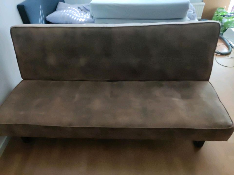 Sofa mit Schlaf Funktion in Reutlingen