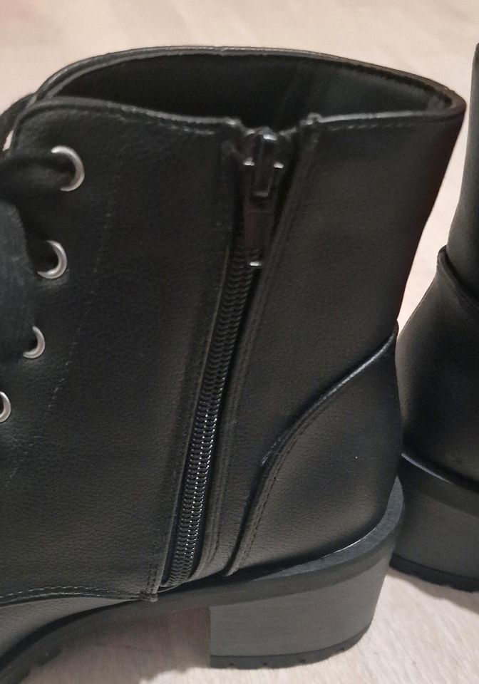 Damen Boots/Stiefeletten schwarz Neu in Essen