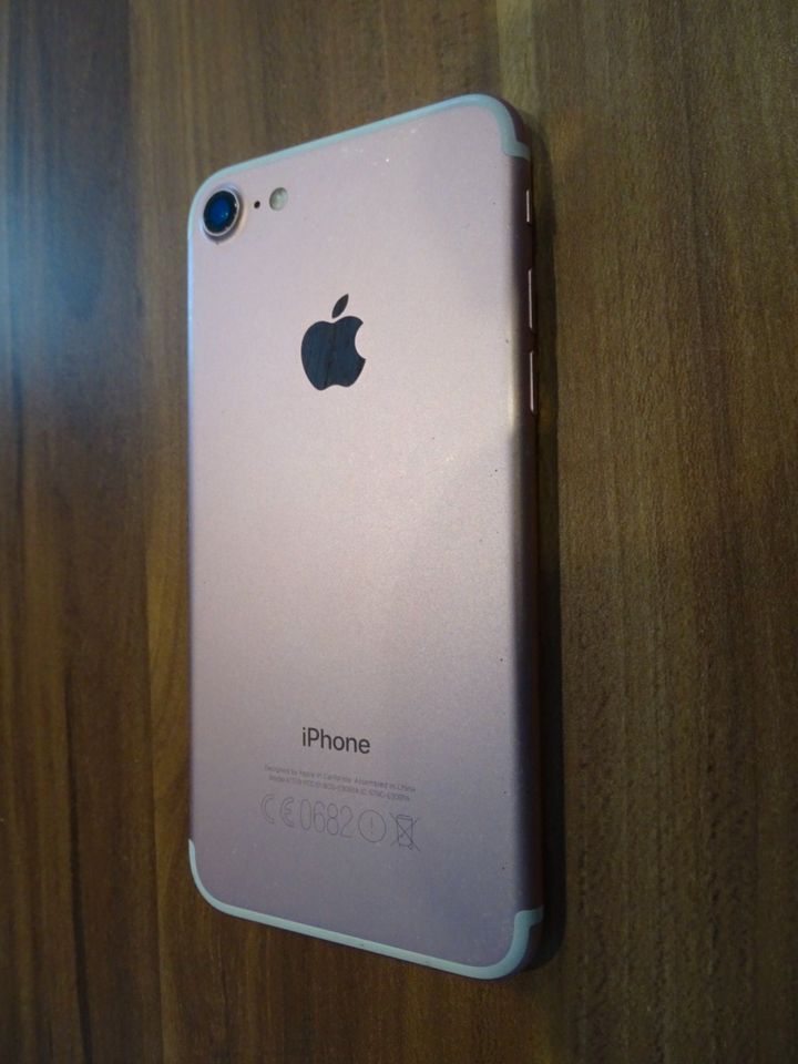 Apple iPhone 7 roségold 128 GB in Gießen