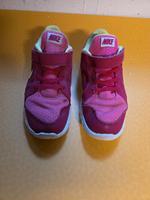 Nike Gr. 35 Schuhe UK 2,5 Bayern - Burgau Vorschau