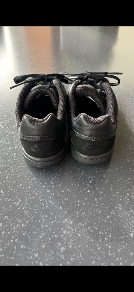 Nike Air Son of Force Sneaker schwarz Gr. 31 neuwertig in Altrip