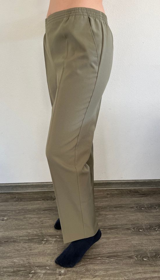 Damenhose Kurzgröße 24 = ca. 48 Normalgröße Polyester lindgrün in Regenstauf