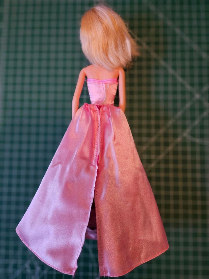Barbie Puppe Prinzessin Kleid in Bad Honnef
