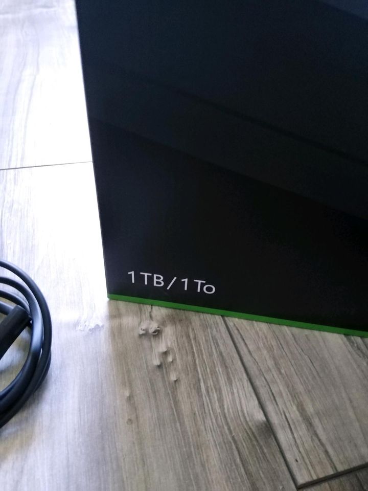 Microsoft Xbox One X 1TB in Raisdorf