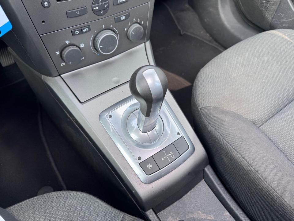 Opel Astra H 1,6i Caravan Edition Automatik+Klima+Nav in Wentorf
